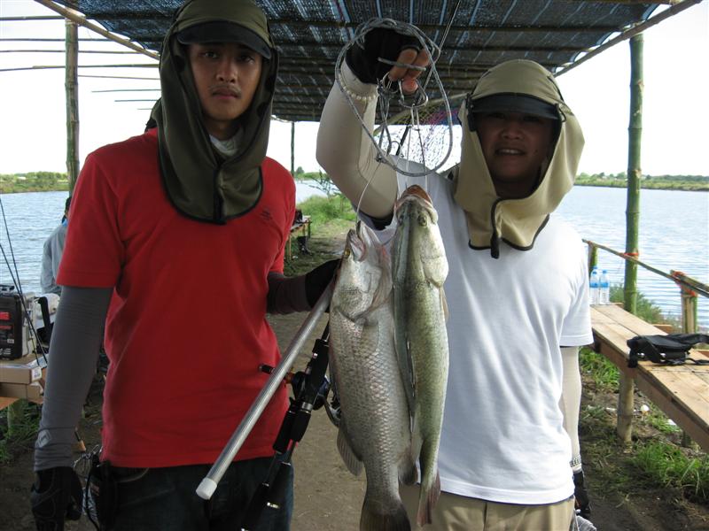 และแล้ว สองหนุ่มหล่อ ก็ขอตัวและหัวกลับครับ  :cool: :cool: :cool: :cool: :cool: :cool: :cool: :cool: