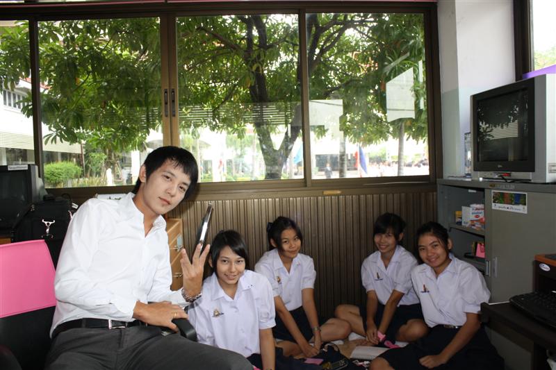 มาแล้วครับใครหาว่าเราเป็นภารโรง
 :sad: :sad: :sad: