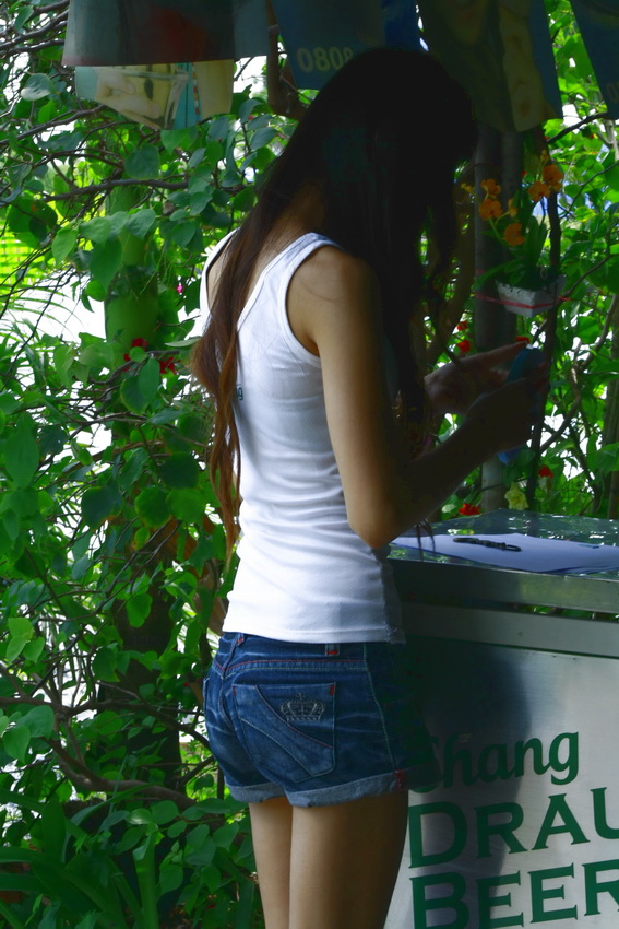 ส่วนที่ท่านสมาชิกสอบถามมาว่า งานนี้ มีพริ๊ตตี้ ไหมนั้น ยังไม่ทราบครับ  :grin: :grin: :grin: :grin: :
