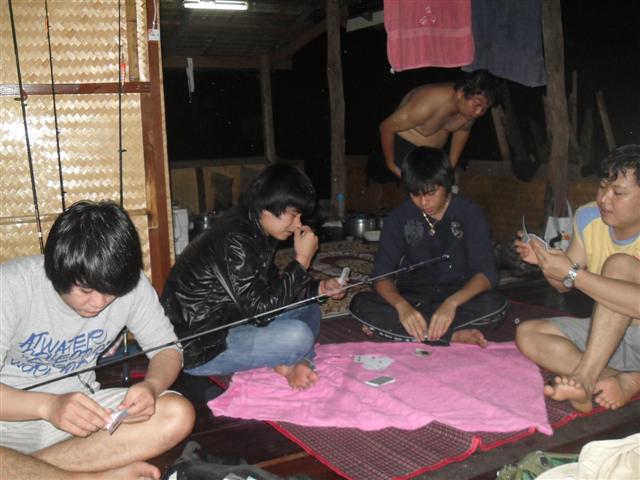 ระหว่างรอปลา..... :laughing: