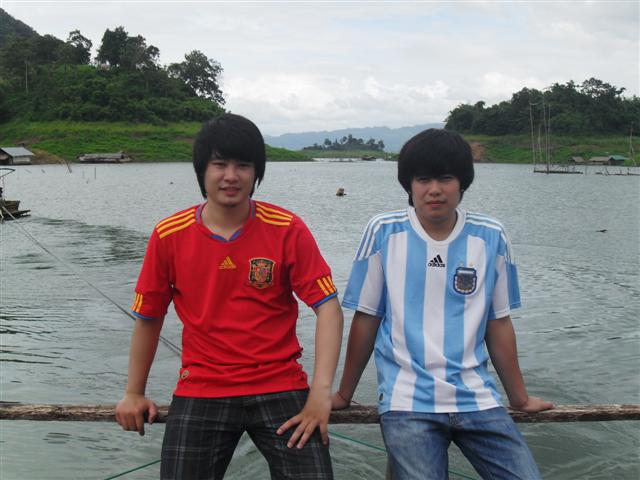 น่าจะเป็นคู่ชิงบอลโลกนะนี่...... :cheer: :cheer: :cheer:(จบละครับ...ทริปหน้าว่ากันใหม่ครับขอบคุณทุกท