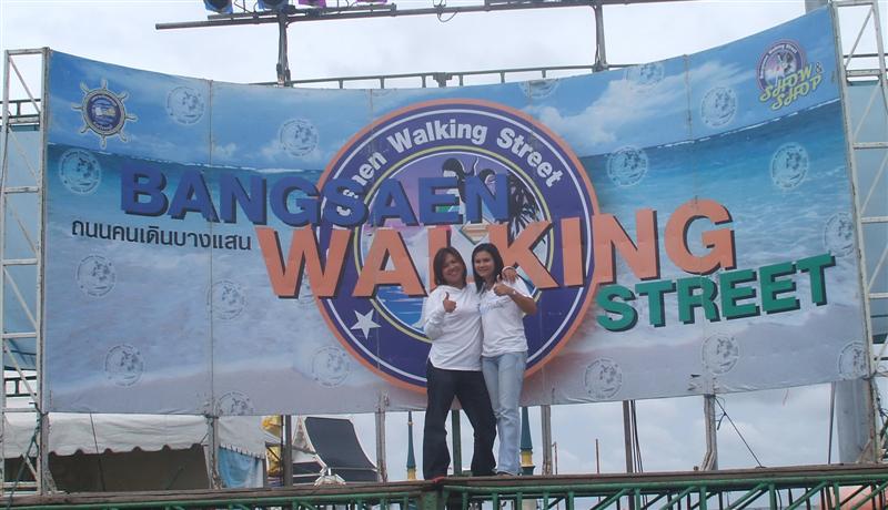 สงสารเวทีจัง เฉพาะอายุ ก็จะรับไม่ไหวแล้ว 

แระไหนจะน้ำหนักที่รวมกันอีก 5555 :laughing: