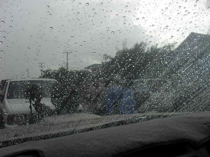  :love: :love: :love:
ฝนยังคงตกไม่หยุดครับ กลับก่อนดีกว่า 
 :cheer: :cheer: