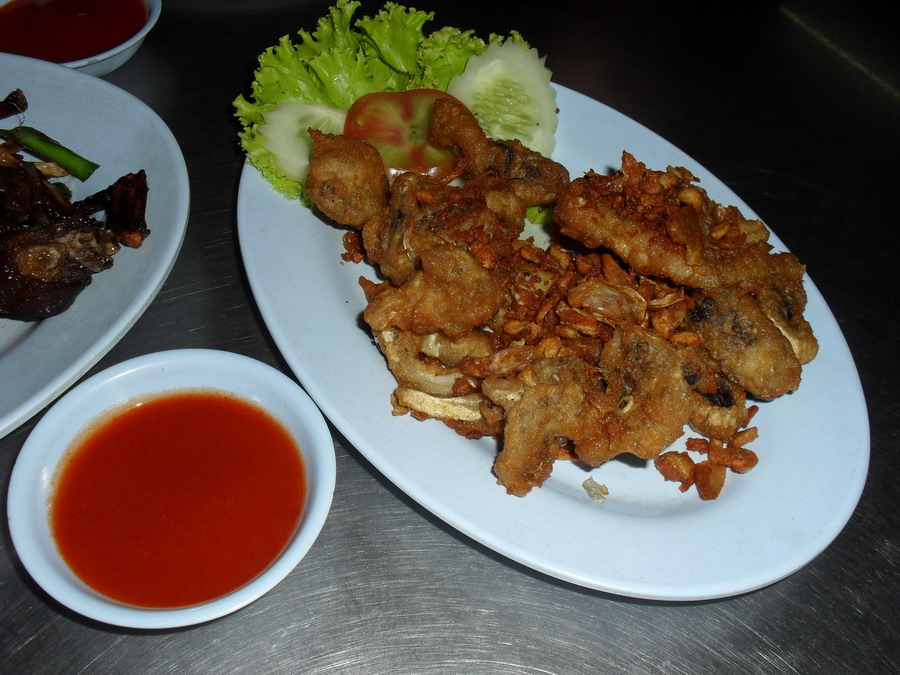 ไส้ตันทอดกระเทียมก้ใช่ย่อยนะ อร่อยเหมือนกัน 
 :umh: :umh: :umh: