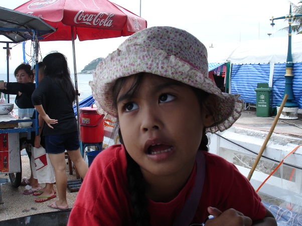 กุ้งเป็นๆ ไหมค่ะ มาช่วยแม่ ขายเหยื่