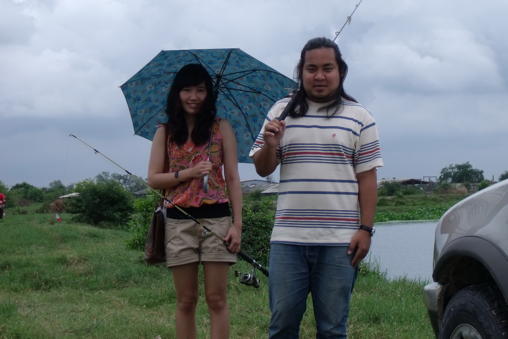 น้าแจ้  กับ  ป้า ฝ้าย  เพื่อซี้  ลูกชายเจ้าของบ่อ  ตามมาสมทบ..... :grin: :grin: :grin: