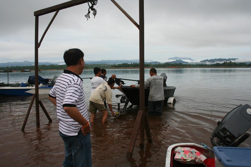 ชุนลมุนกันบ้าง....ครับ.....เอาเรือลง.... :laughing: :laughing: :laughing: