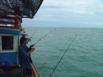 อีกฝั่งของกราบเรือก็ไม่น้อยหน้าเช่นกัน :cheer: