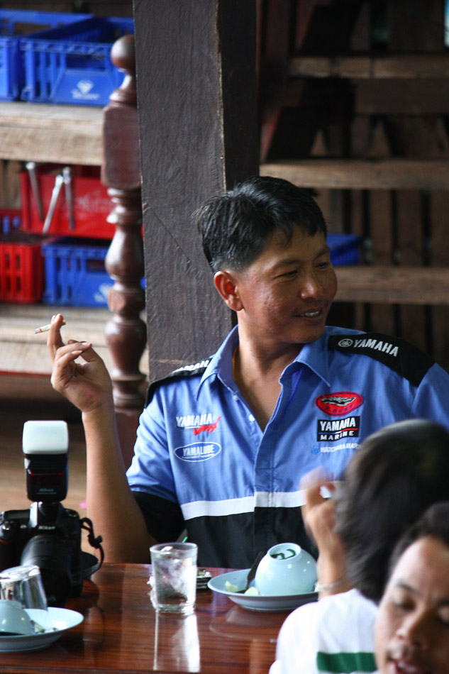 โดยเฉพาะหัวหน้าทีม...ดูไม่ได้เล้ยยยยย.... :laughing: :laughing: :laughing: