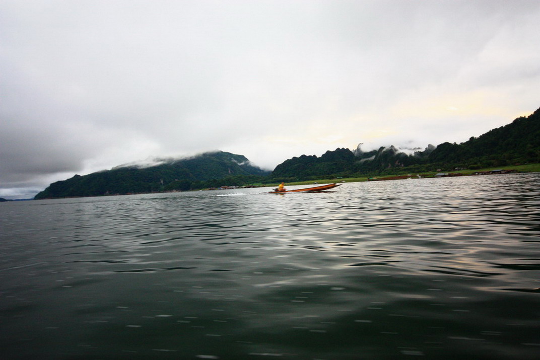 ไต๋เรือชาวบ้านที่ตื่นสาย.........รีบมาเลย   :grin: :grin: :grin:

