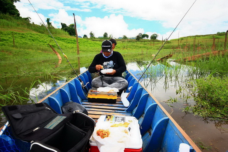 พักกินข้าวกลางวันก่อน.........ท้องอิ่มแล้วอะไรคงจะดีขึ้น นะ..........................  :grin: :grin: