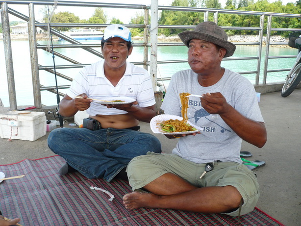 สองคนนี้คนละสองจาน น้าป๋องเปิดพุงก