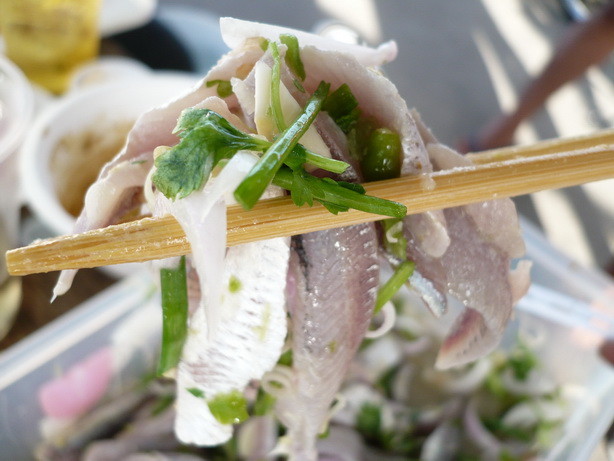 ลองซักคำมั๊ยครับ :umh: :umh: :umh: