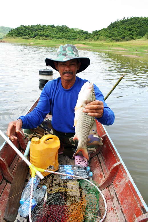 กับมาที่พี่แหลมกับปลากระสูบกำลังหน้ากิน :umh: