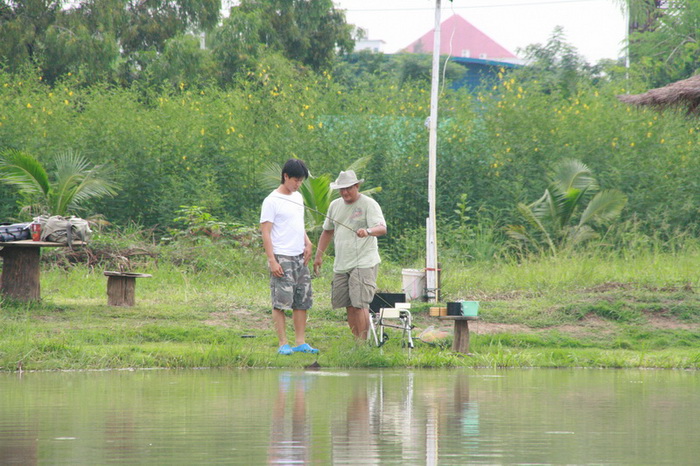 ส่องกลับมาที่ น้าเต่าบ้าง  ได้ดูการถ่ายทำการทดสอบคันด้วย