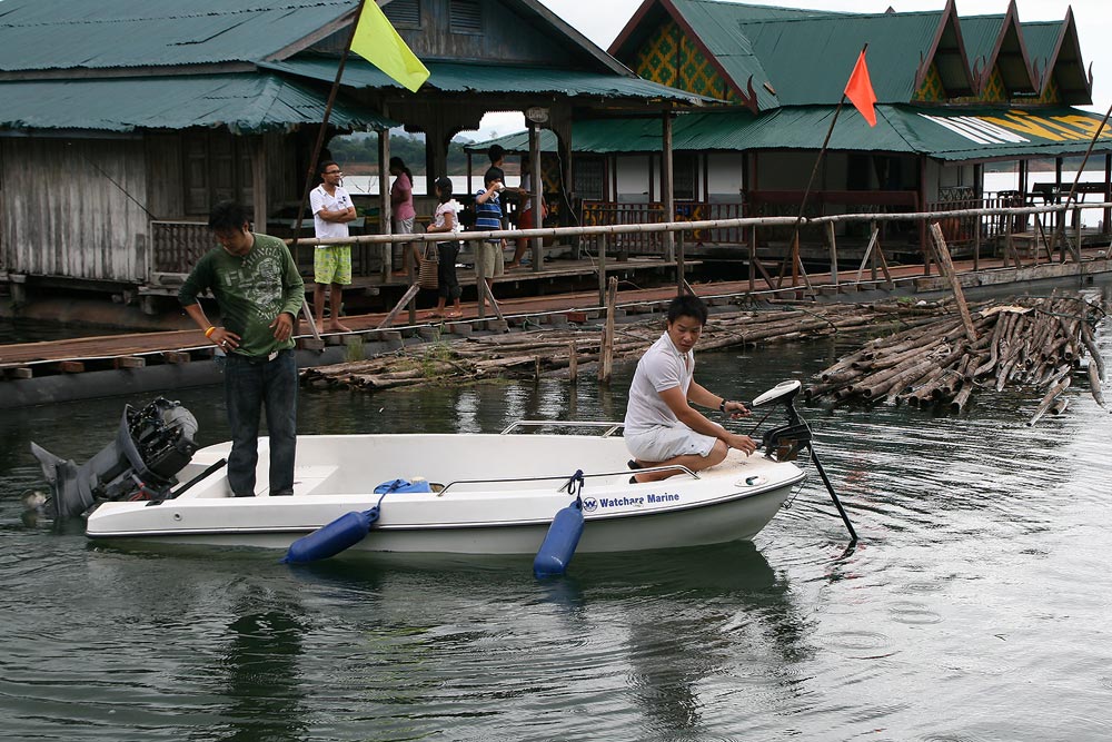 ส่วนลำนี้เรือผมครับ  เรือยืมนะครับ     :cheer: