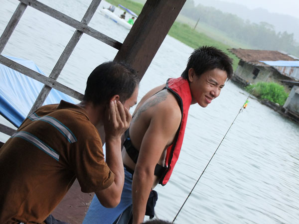 ขนาดฝนตกๆแดดก็มะมี อีต่ายยังหยีตาม