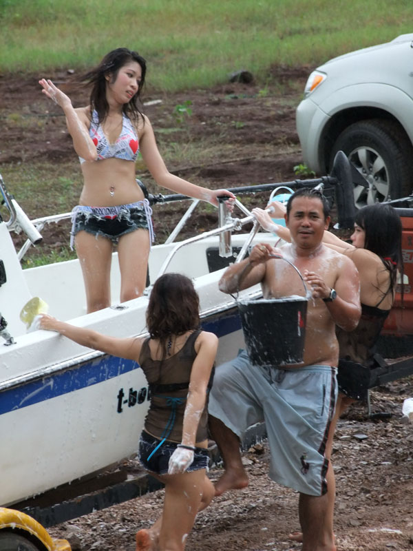 ดูนายแบบเราละกาน มียกล้อด้วยอะฮิๆเ