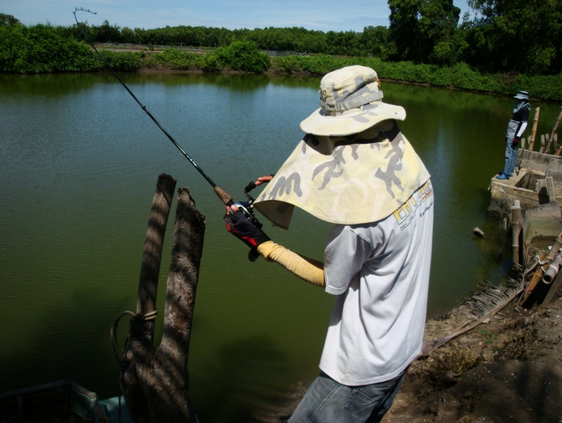 ระหว่างถ่ายรูป saurikung ก็โดน :laughing: :laughing: