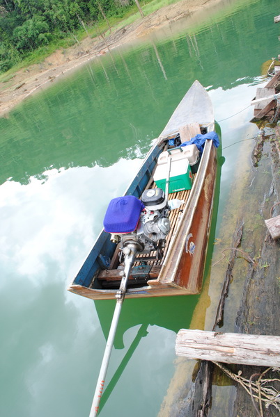 เรือเล็กแบบนั่งคนเดียว วันละ 1000 บาทครับ 