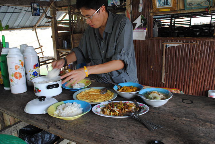กินข้าวกันก่อน อาหารน่ากินทั้งนั้น อร่อยด้วยครับ 