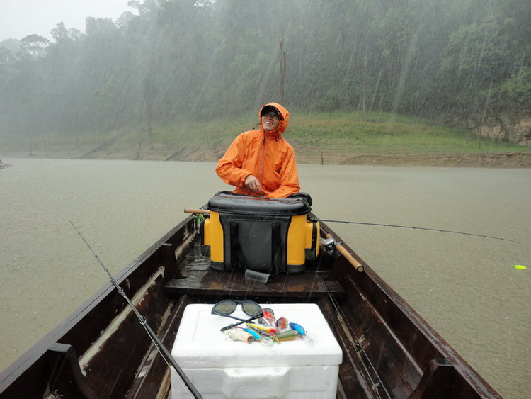 ฝนตกตลอดครับ 