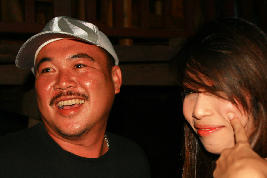 ตรงนี้นะพี่ขรา ..................  ฟอดนึง ขออแบงค์ม่วงนะค่ะพี่ขรา  :grin: