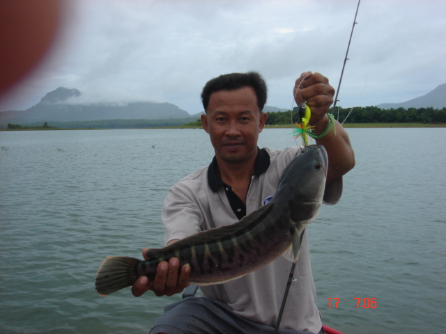 ขอหล่อมั่งครับเเล้วดูมันถ่ายเรา :grin: