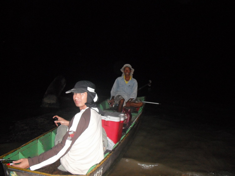  :grin: ตี5ครึ่งเรือมารับ ตรงเวลามากครับ  ไต๋เรา   ออกกันเลยครับ