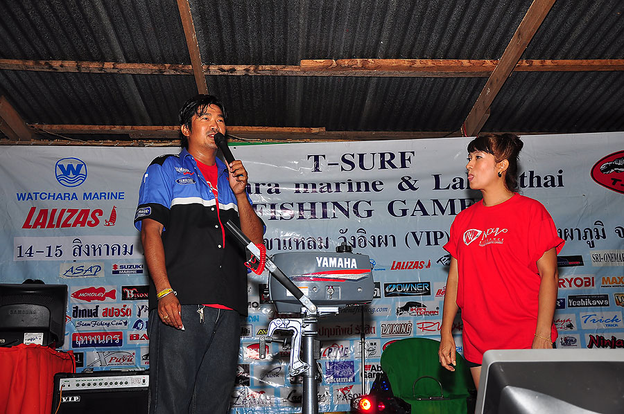 พี่บอยบอกพี่นกงานหน้าขอเครื่อง 25 แรงมาแจกเลยน่ะ.... :ohh: :ohh: :ohh:
คำตอบที่ได้ดูจากหน้าพี่นกดิ 
