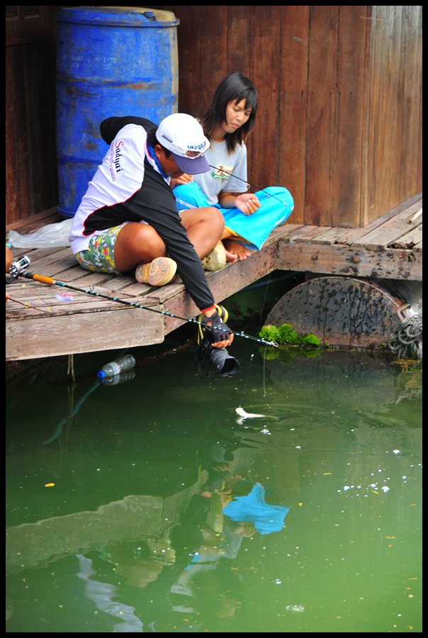 ขอโทษที่ให้รอนานครับ พอดีติดภาระกิจหลายอย่าง มาต่อกันให้จบนะครับ

 [b]โปรป๋องกับน้องโกโก้เพลิดเพลิ