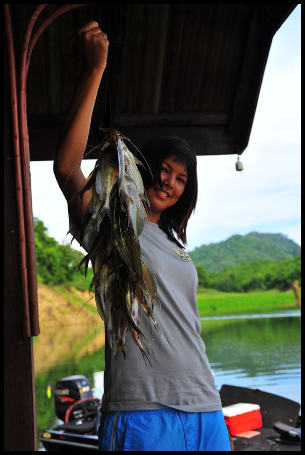  [b]นางแบบรับเชิญของทีมสัตว์ใหญ่ครับ[/b] :smile: