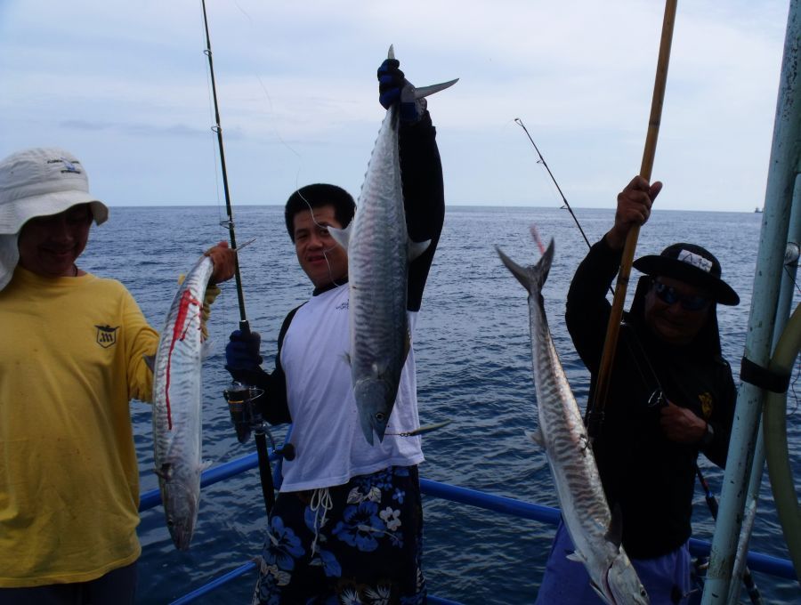ข้างหลังเรือก็ได้เฮครับเพราะว่า น้าอู๋ ผม หมวดอ๊อดก็ซัดอินทรีย์ขึ้นมาคนละ 1
แต่ยังไม่จบครับ :grin: 