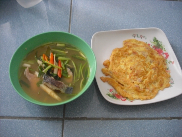 .....ขอลาไปพร้อมกับภาพนี้เลยนะครับ.....ขอไปกินข้าวก่อนเดียวจะจืดก่อน...อิอิอิ :laughing: :laughing: 