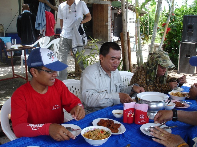 น้าเล็กและทีมงาน พี่สุพจน์ :cheer: