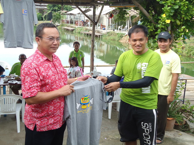 น้าท่านนี้มารับเสื้อเหมือนกัน