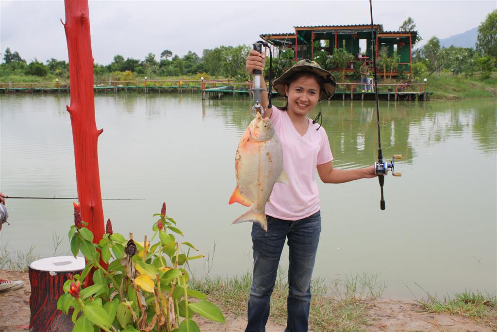 มาแล้ว
ว่าแต่ปลาตัวใหญ่หรือคนตัวเล้กเนี่ย
 :grin: :grin: :grin:


 [q]โป้งงงงงงงงง ตาเล็ก  โป้ง