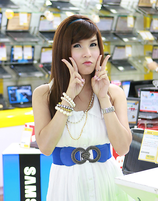 

[center][b]บริษัทคอมยักษ์ใหญ่ส่งสาวๆมาช่วยส่งเสริมการขายที่ร้านครับ[/b][/center]