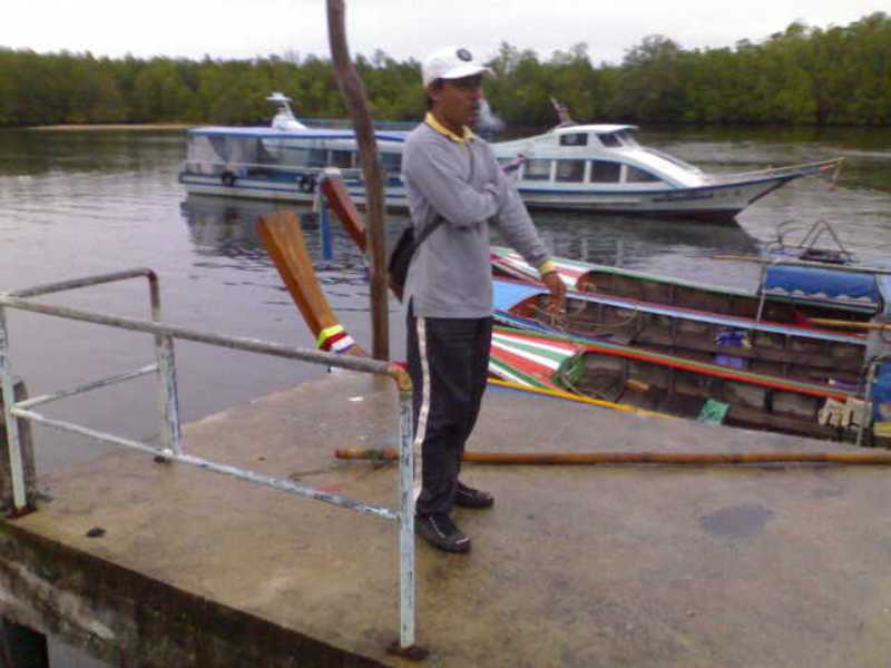 มาถึงท่าก็รอไต๋เรือ   (พี่ช่อง) กับการรอคอยครั้งแรกที่ได้ออกทริปนี้ สงสัยคงจะตื่นเต้น :cheer: :cheer