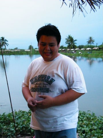 ดูสีหน้าเจ้าของคัน ดิ่ อย่างเศร้า  

ส่วนผมน่ะ ลั้นลา ไปปิ้งหมูดีกว่า คริ คริ 