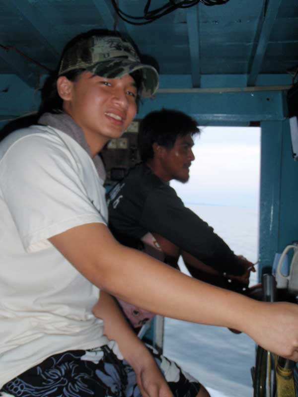 ครั้งนี้ไต๋สองกลับมาทำงาน<ชั่วคราว>ที่เรือพรานทะเลแล้ว  :smile: :grin: :smile: ไต๋ขยัน ไต๋เก่งฮะ

