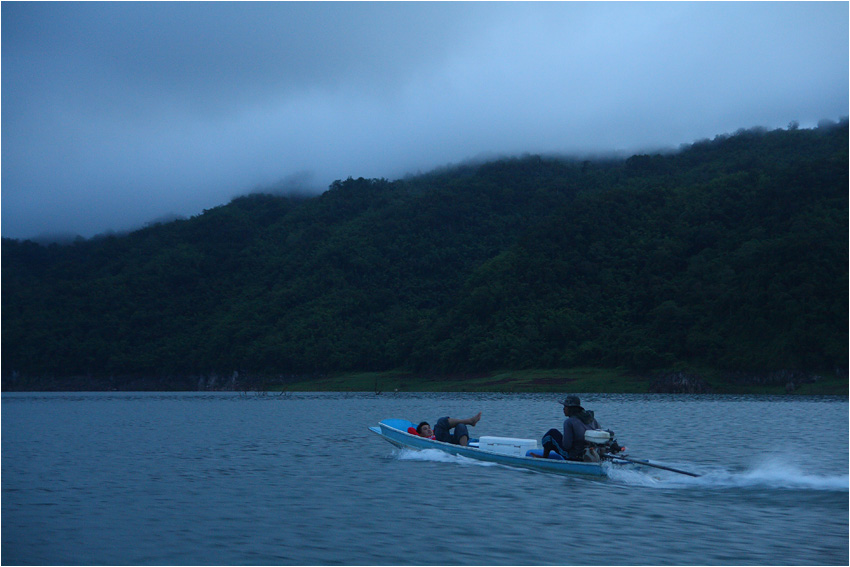 เช้าวันใหม่เรานัดเรือจะไปเกาะมะพร้าวกัน วันนี้ไปกันคนละลำ เนื่องจากเป็นเรือเล็ก 