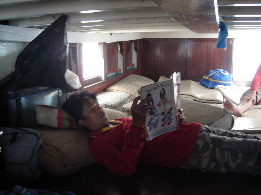 ซะงั้น  ชิม ซะหนังตาหย่อนเลย นอนอ่านหนังสือดารา

 :grin: :grin: :grin: