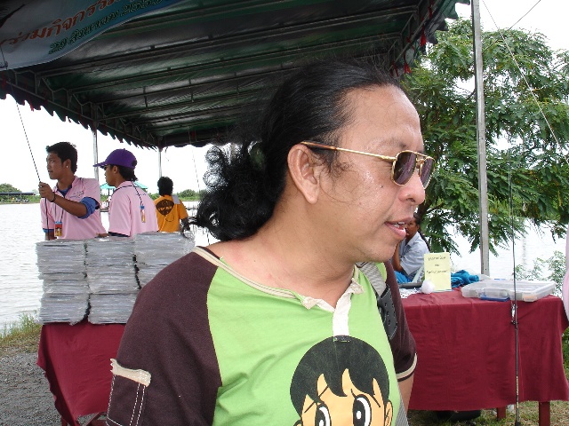 นี่ไงครับ  น้าหนุ่ย โสภณ  ผู้ออกแบบ โ