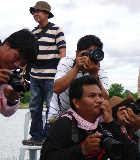 ขนาดถ่ายรูป น้ามาดยังหา มุขบอกท่าท