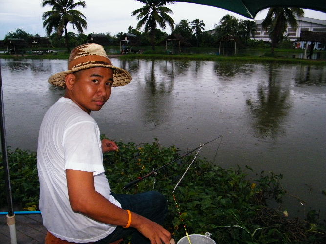 และตาเจ้ก มืดไม่พอ ฝนก้อตก ยังจะหลั