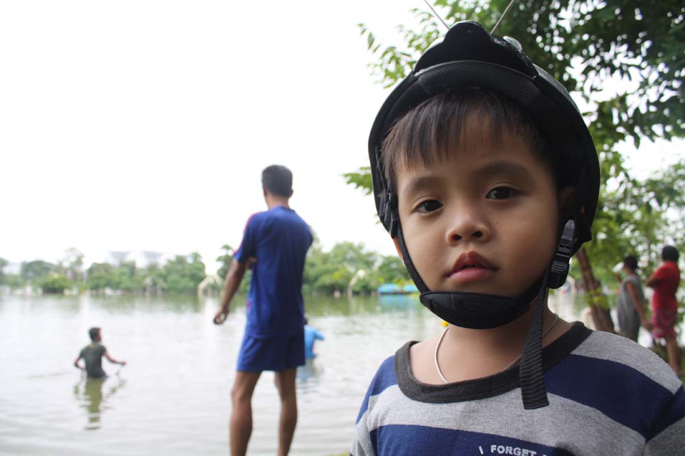 ลูกชายเกาะติด สถานการณ์ :cool: :cool: :cool: :cool: :coo