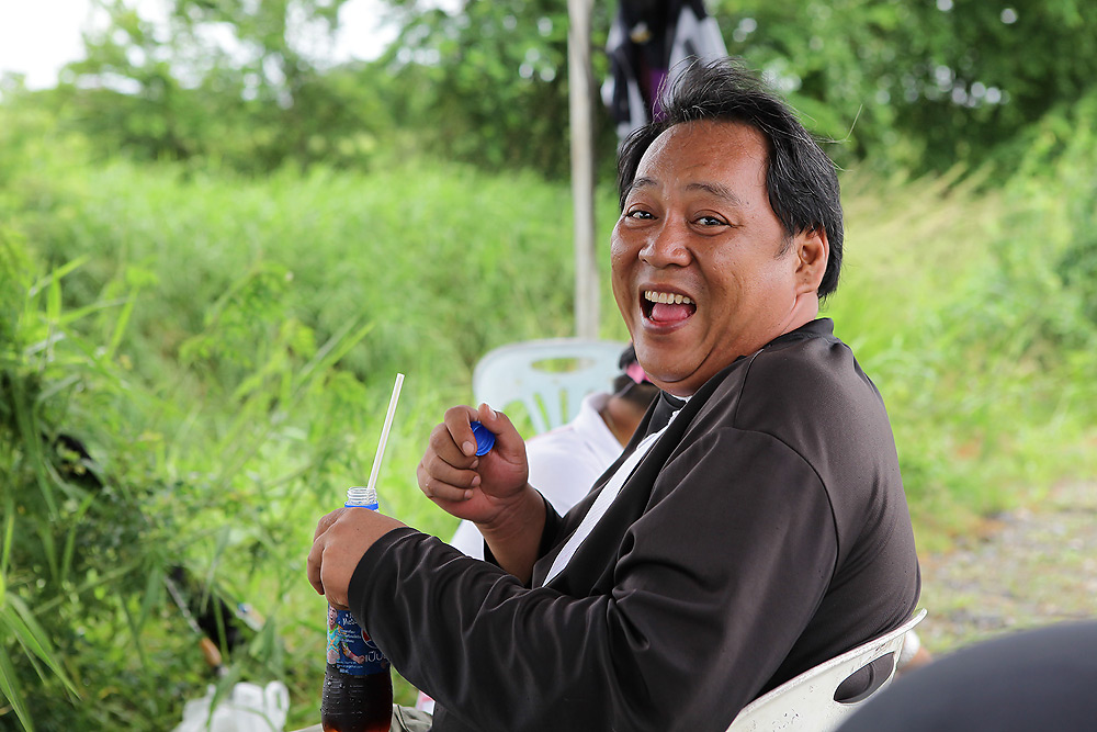 [center][b] น้า KAR  เผ้าปลาใหญ่อยู่หลังบ่อ [b][center] 















 :laughing: 