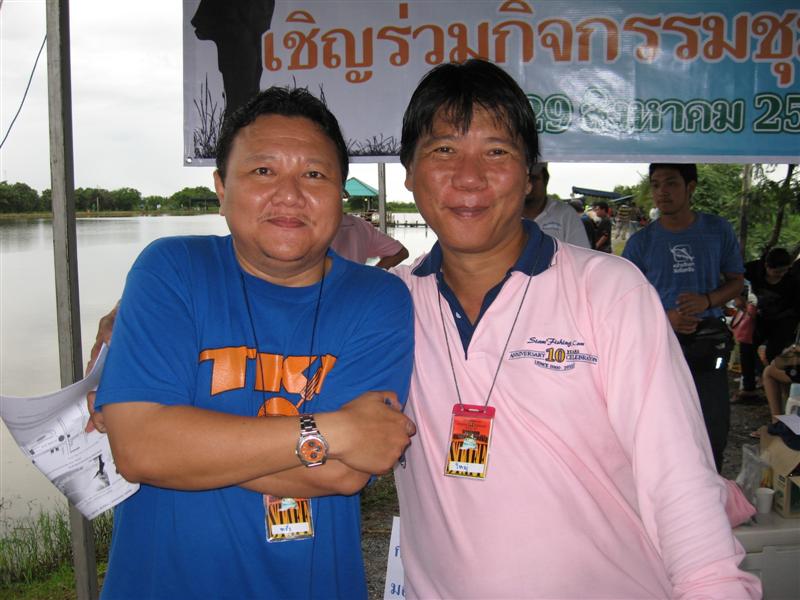 อ้าว มาถ่ายคู่กับ น้าใหญ่หน่อยครับ  :cool: :cool: :cool: :cool: :cool: :cool: :cool: :cool: :cool: :