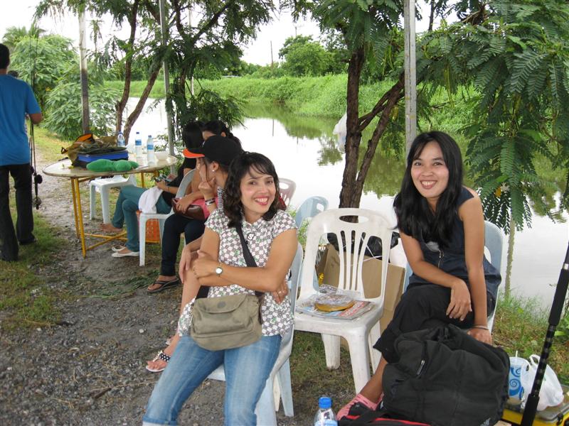 และนั่นก็สาวสวย กองเชียร์ใครมั่งเนี่ย อิอิ :love: :love: :love: :love: :love: :love: :love: :love: :